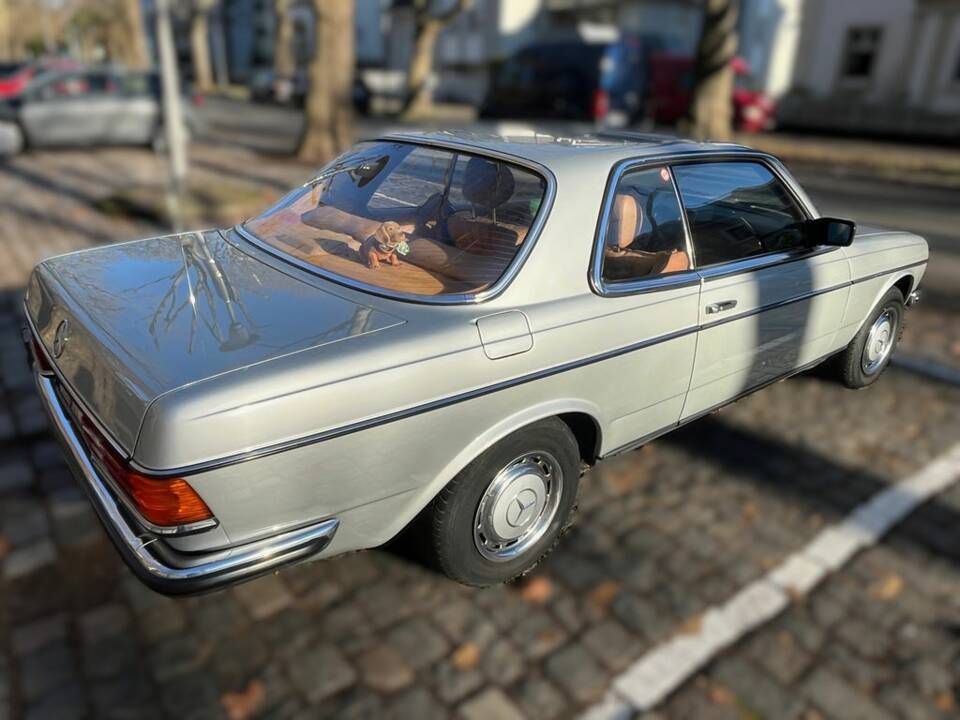 Immagine 8/8 di Mercedes-Benz 230 CE (1982)