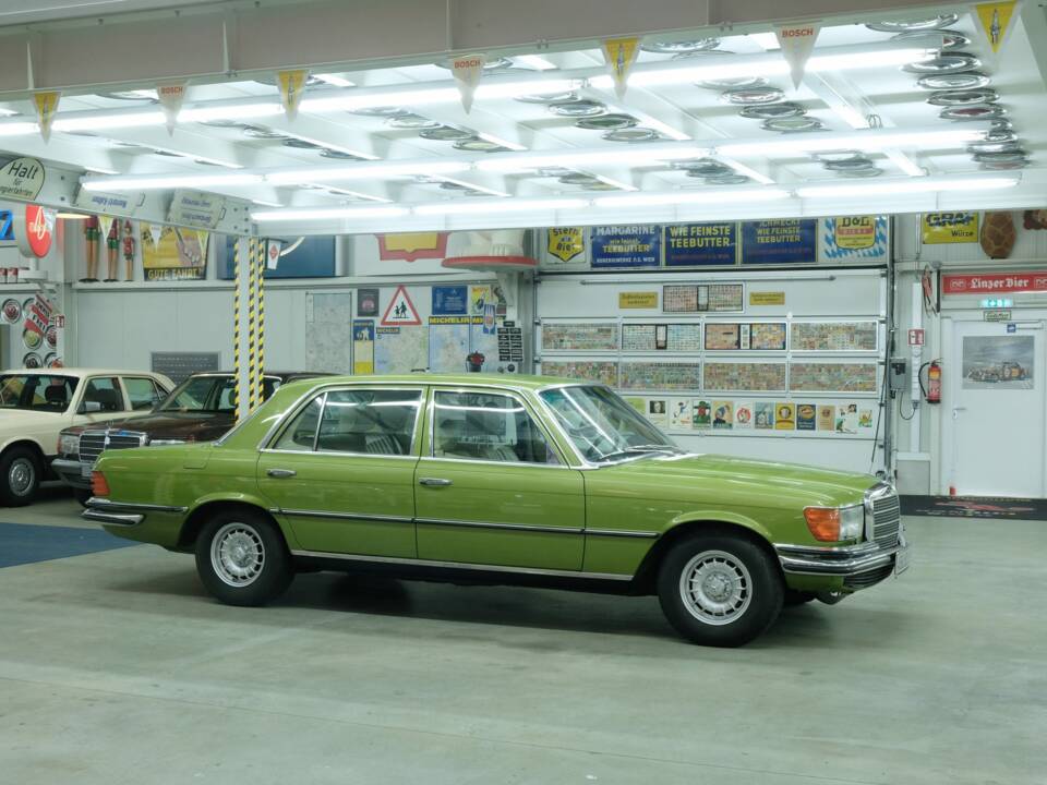 Image 17/50 de Mercedes-Benz 450 SEL 6,9 (1976)