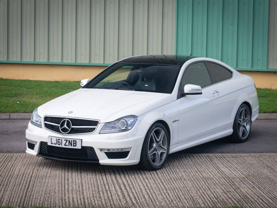 Image 2/25 of Mercedes-Benz C 63 AMG (2012)