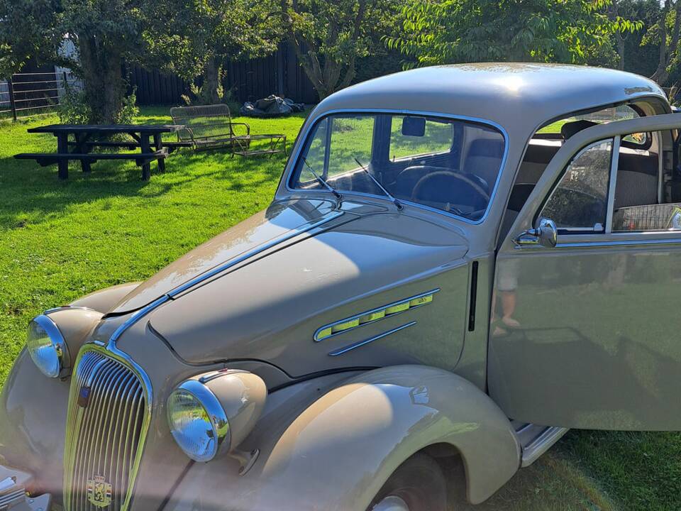 Image 3/8 of SIMCA 8 Sport (1951)