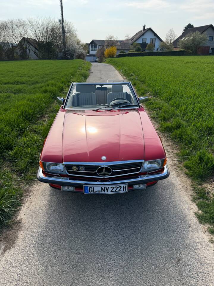 Afbeelding 2/33 van Mercedes-Benz 500 SL (1988)