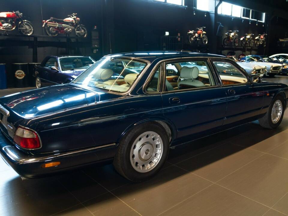 Bild 5/50 von Daimler Super V8 (1997)