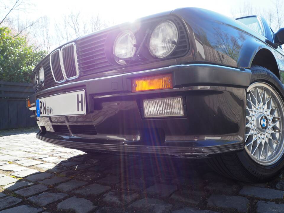 Immagine 21/40 di BMW 325i (1986)
