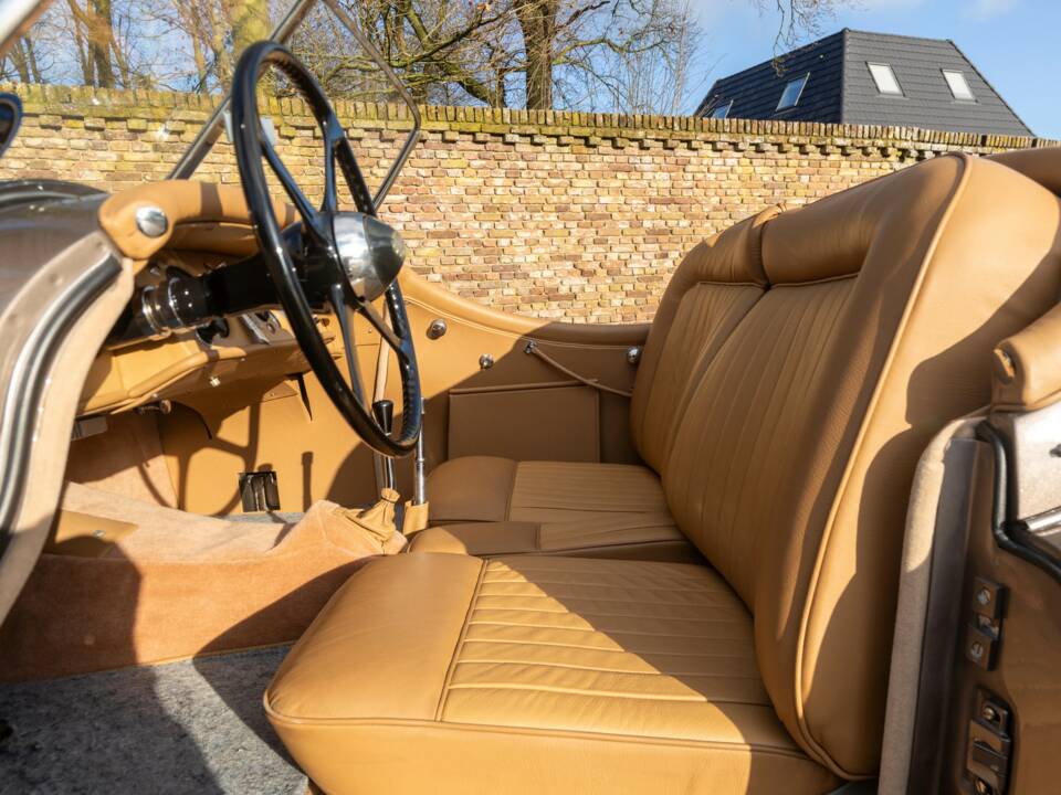 Image 3/50 of Jaguar XK 120 OTS (1952)