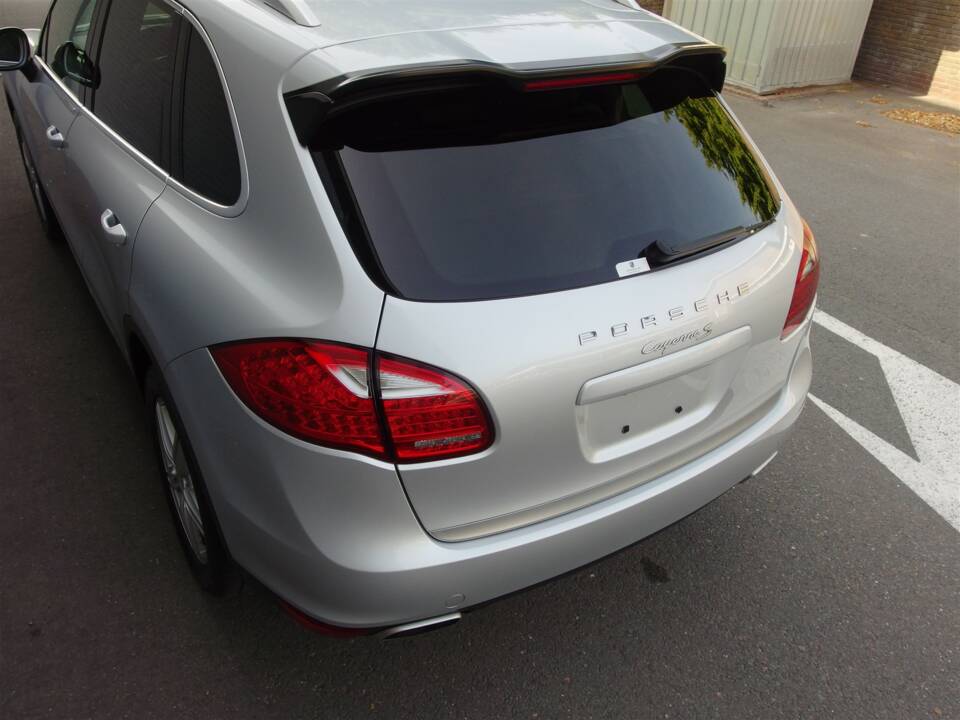 Image 14/98 of Porsche Cayenne S (2010)