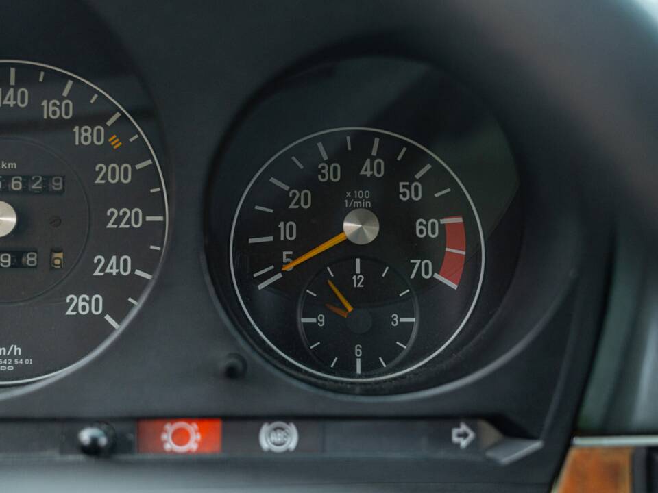 Image 46/50 de Mercedes-Benz 500 SLC (1984)