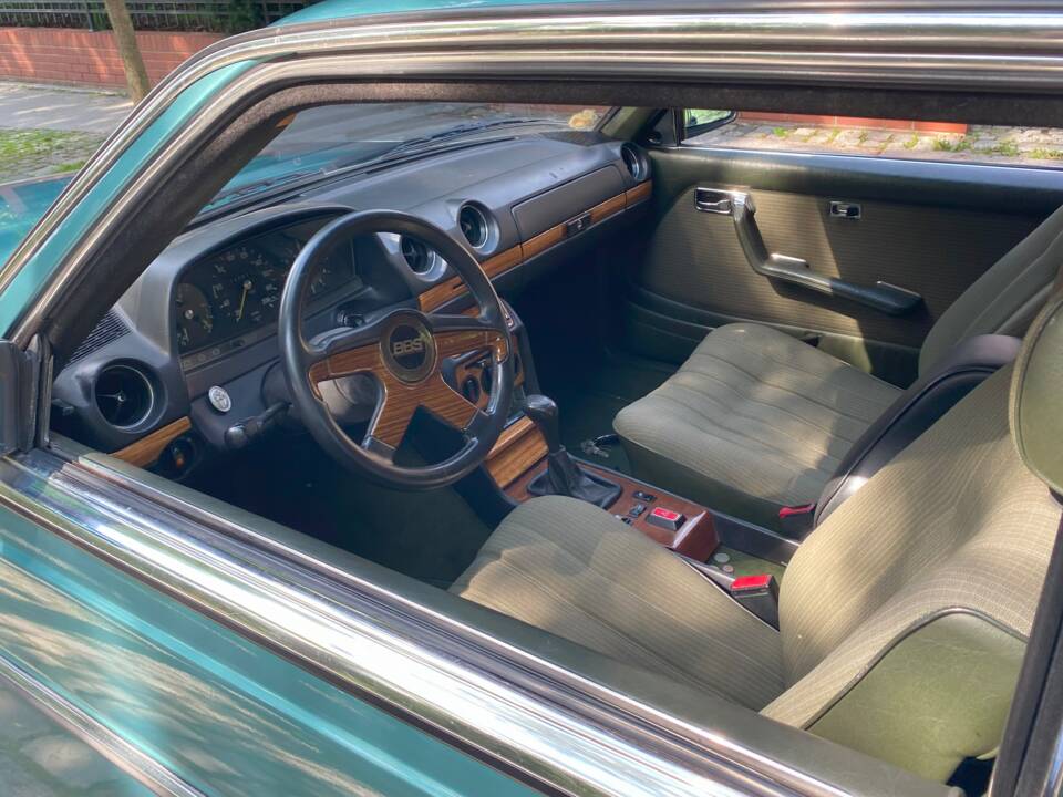 Image 21/66 of Mercedes-Benz 230 CE (1981)