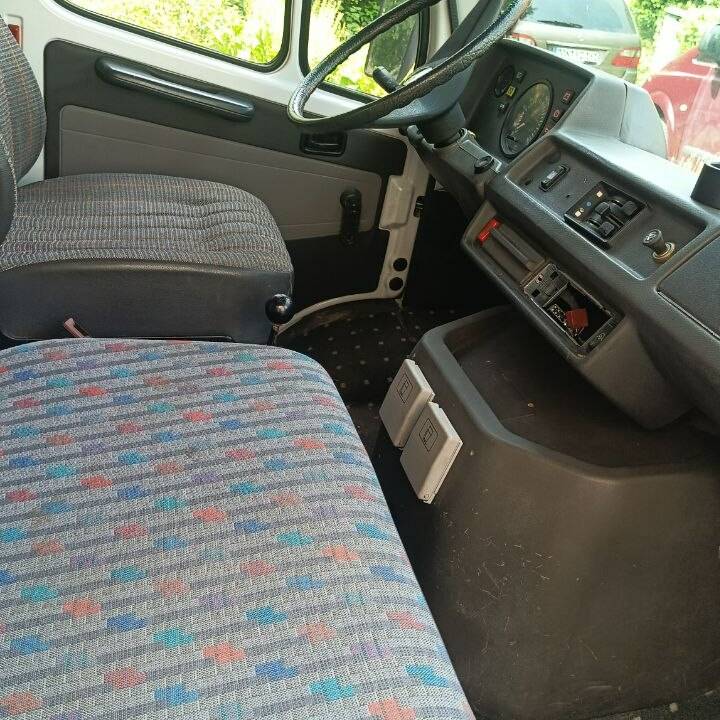 Image 14/14 of Mercedes-Benz T1 210 D (1991)