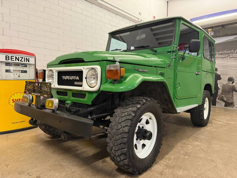 Bild 2/20 von Toyota Land Cruiser BJ 42 (1981)
