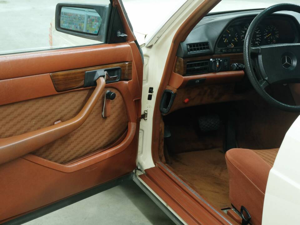 Bild 48/50 von Mercedes-Benz 380 SE (1980)
