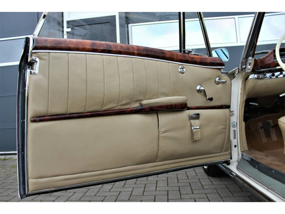Image 12/35 of Mercedes-Benz 220 SE Cabriolet (1959)