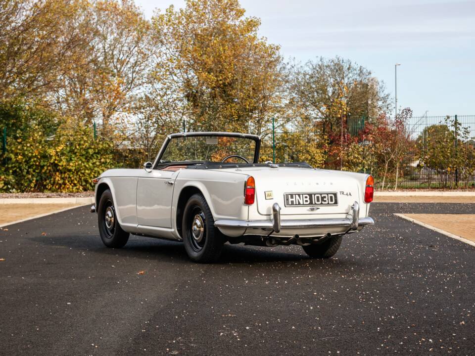 Image 8/42 of Triumph TR 4A (1966)