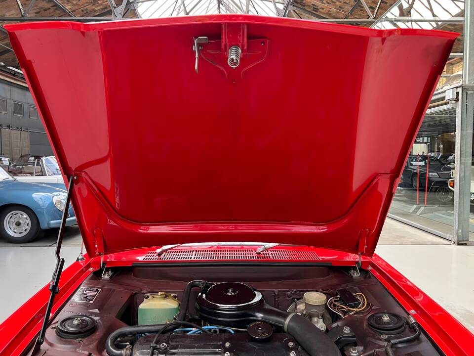 Image 26/39 of Peugeot 204 Convertible (1968)