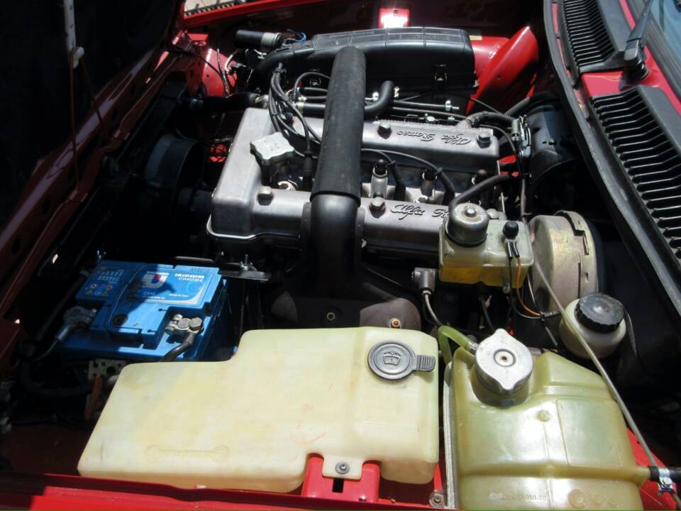 Bild 23/31 von Alfa Romeo GTV 2.0 (1982)