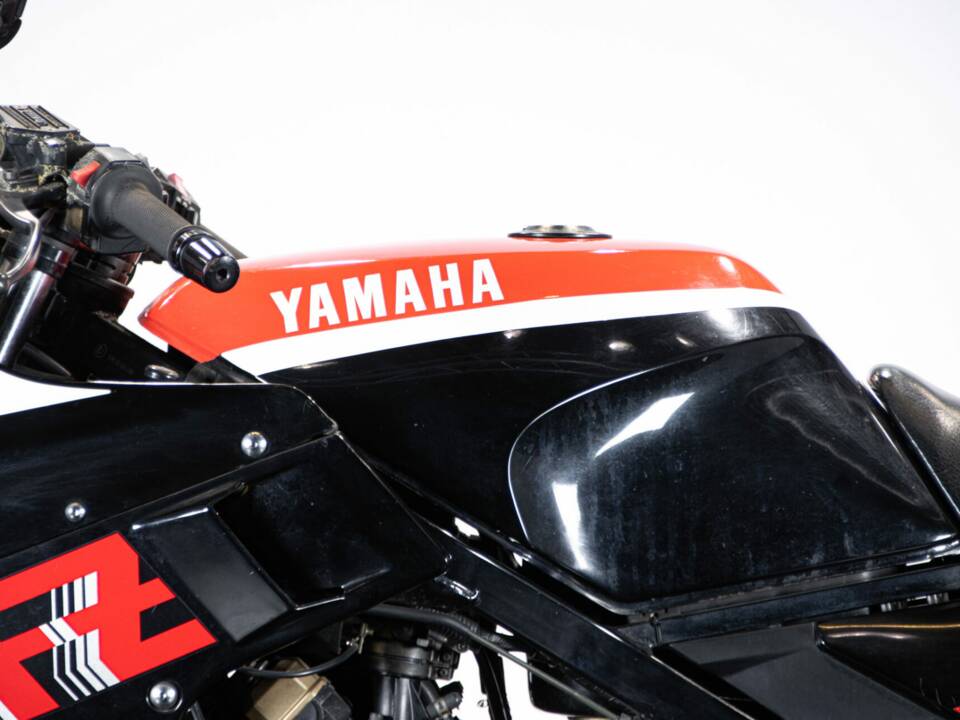 Image 20/50 of Yamaha FZ 750 (1986)