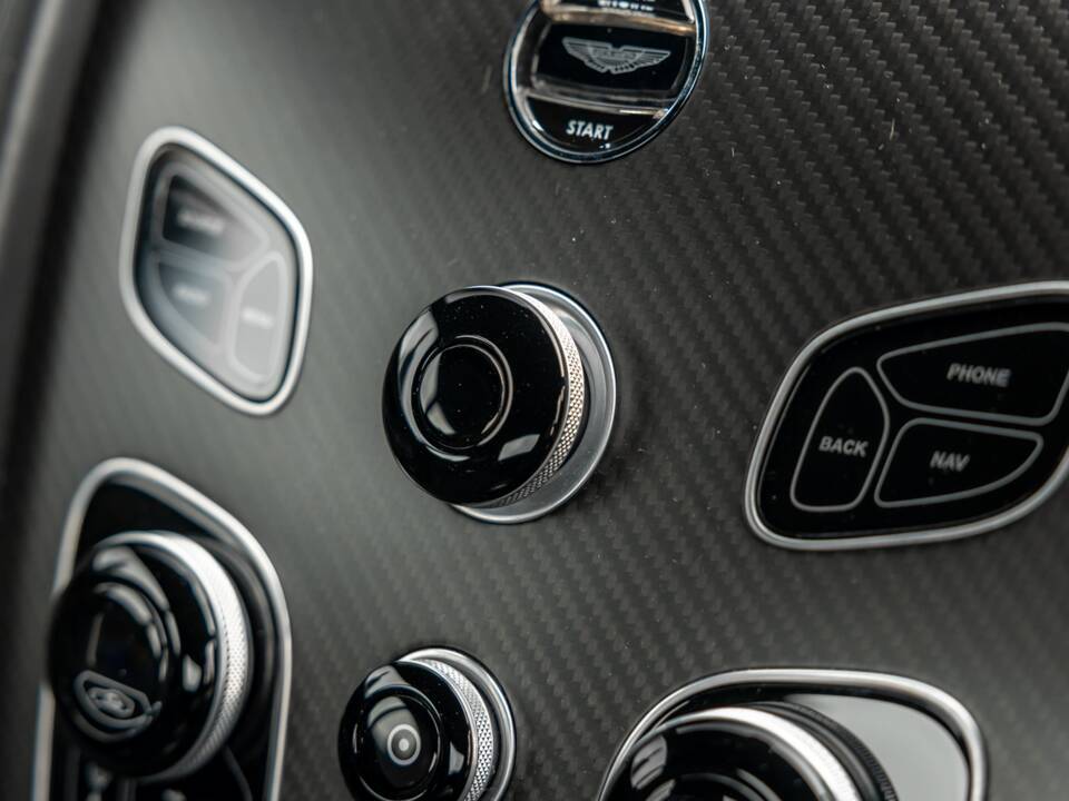 Image 23/65 de Aston Martin Vantage GT8 (2017)