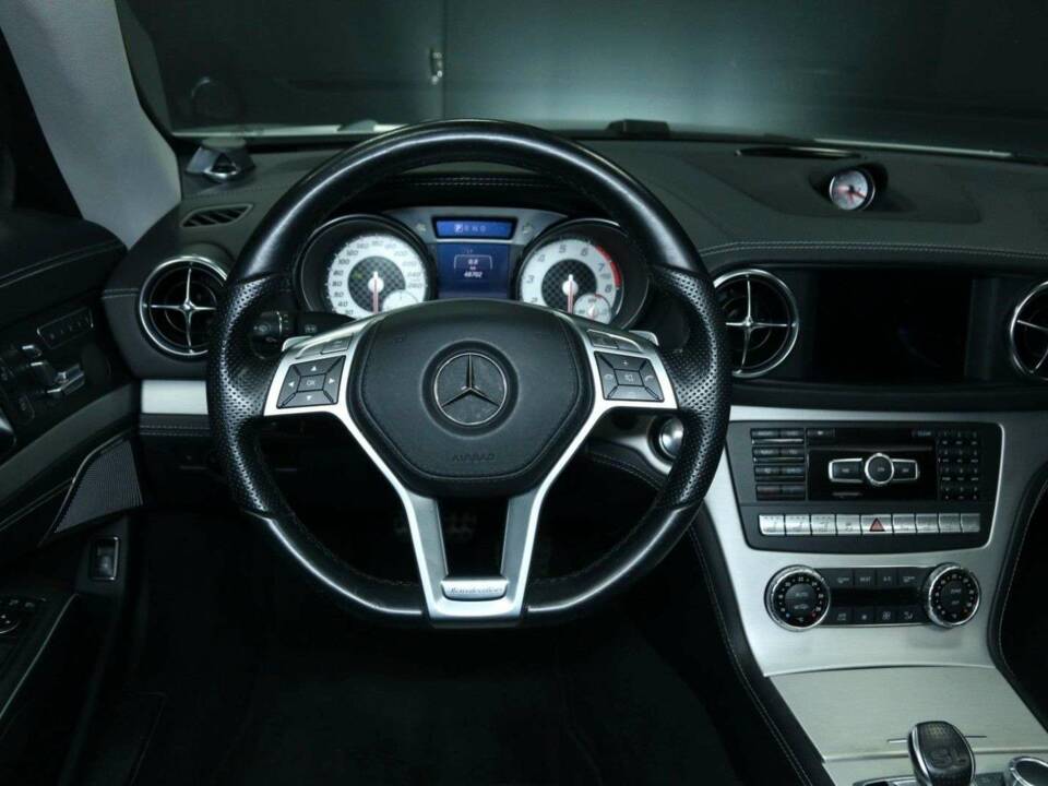 Bild 15/50 von Mercedes-Benz SL 500 (2015)