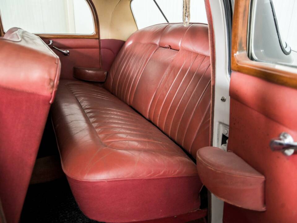 Image 36/50 de Rover 100 (1962)