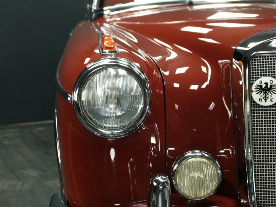 Imagen 31/50 de Mercedes-Benz 220 S (1957)