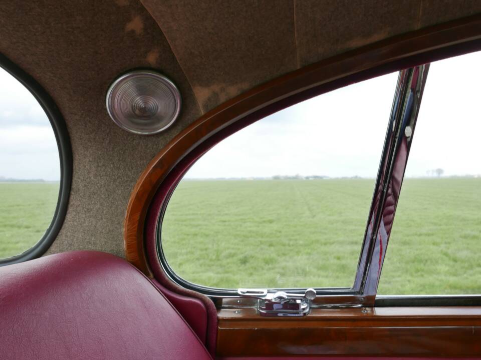 Obraz 22/50 pojazdu Jaguar 240 (1968)