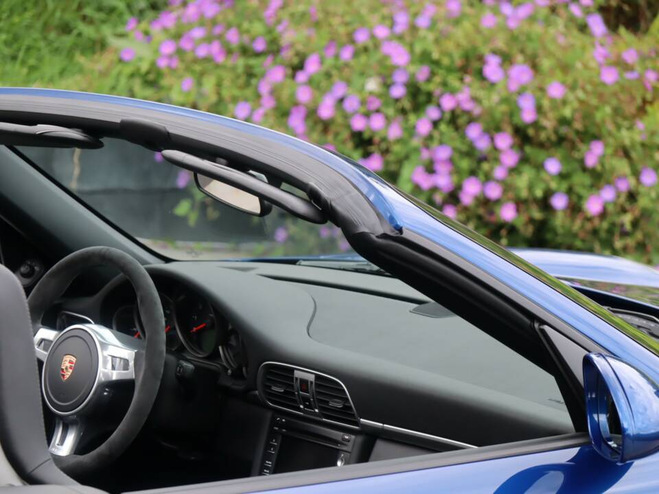 Bild 13/50 von Porsche 911 Carrera 4 GTS (2011)