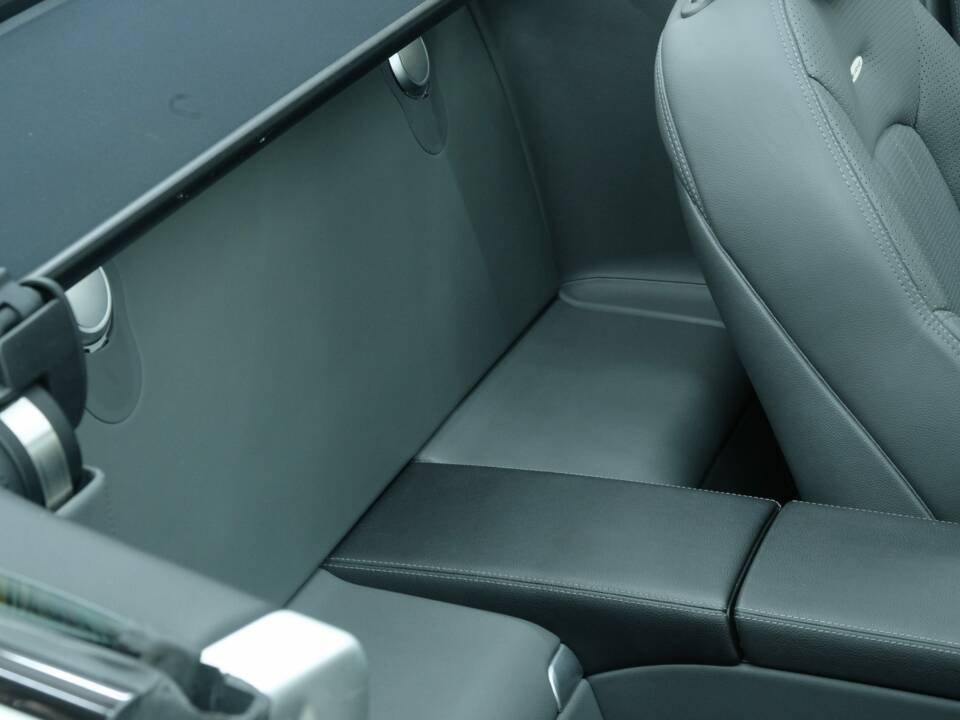 Image 39/50 of Mercedes-Benz SL 55 AMG (2003)