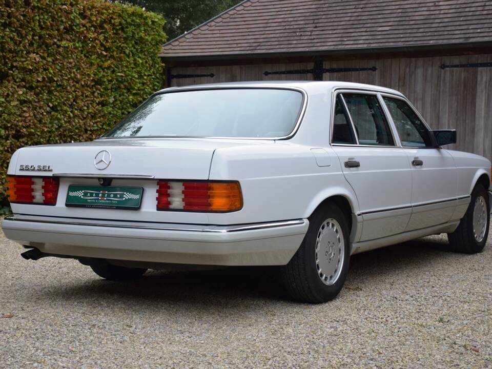 Image 13/55 of Mercedes-Benz 560 SEL (1989)