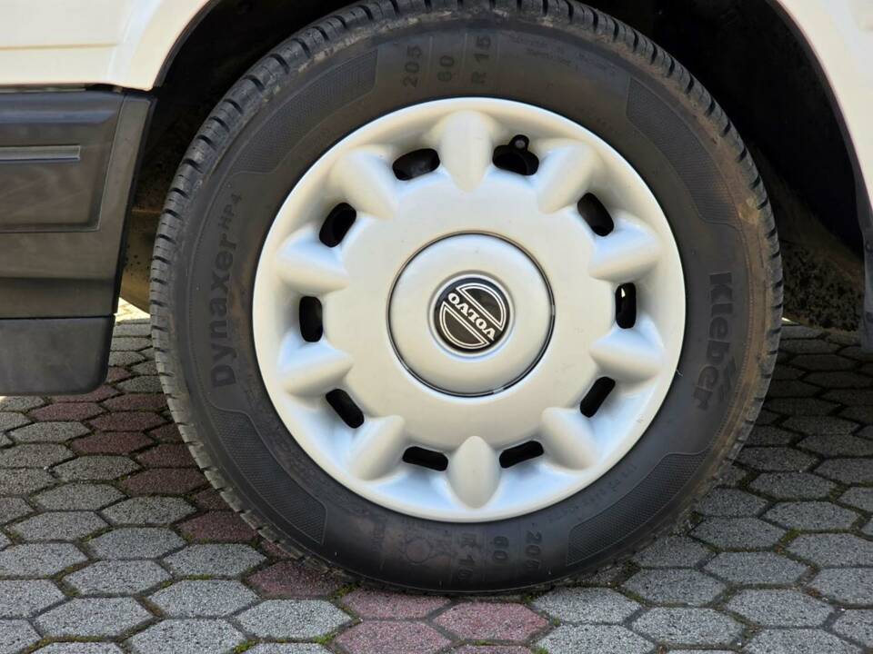 Bild 27/35 von Volvo V40 2.0 16V (1996)