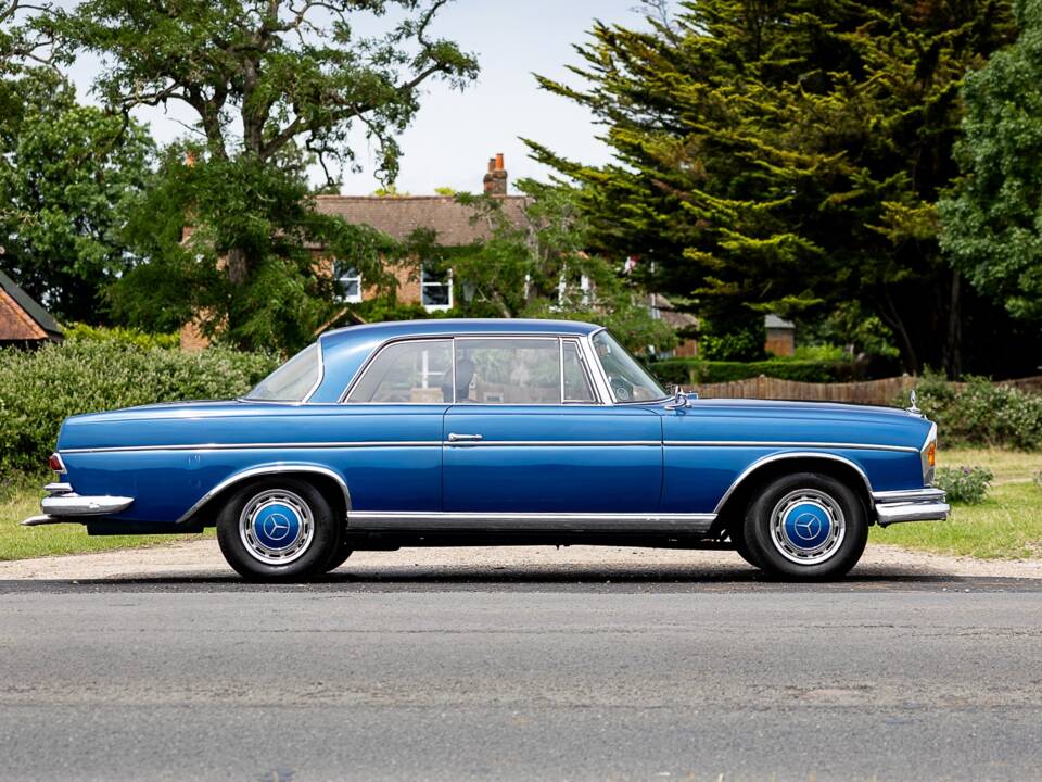 Afbeelding 16/62 van Mercedes-Benz 300 SE (1965)