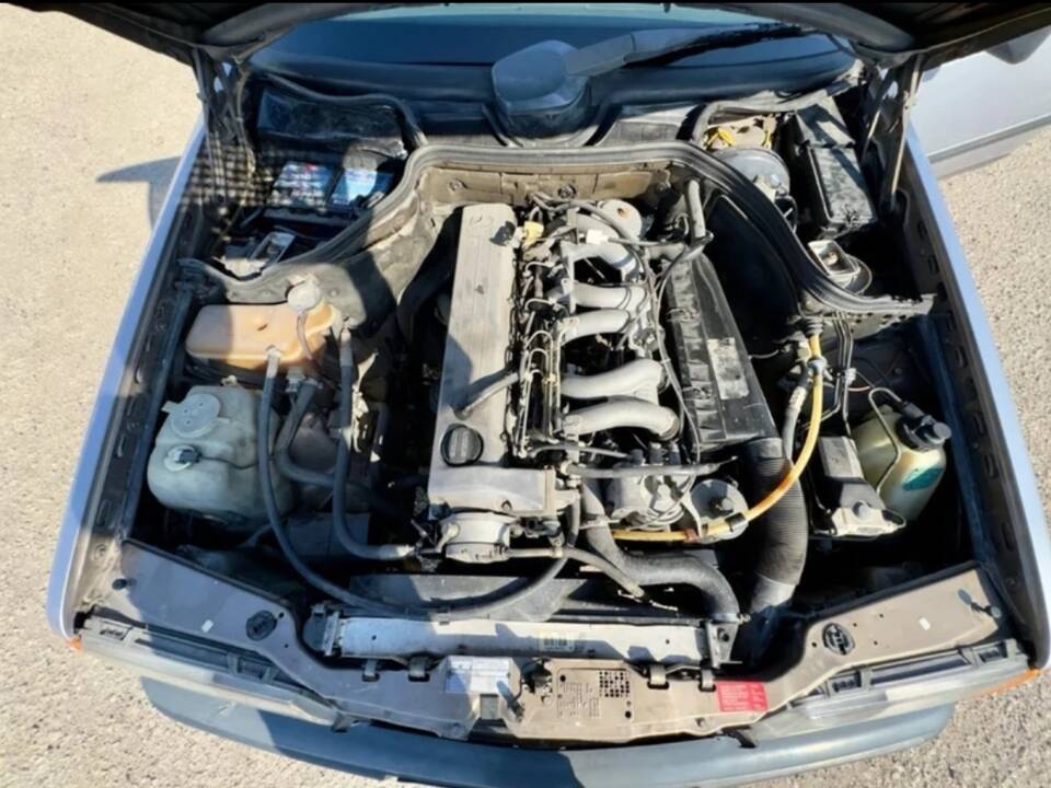 Image 13/23 of Mercedes-Benz 300 TD (1987)