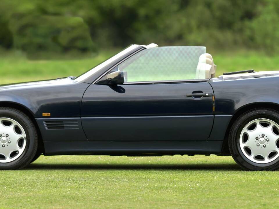 Image 8/50 of Mercedes-Benz SL 500 (1995)