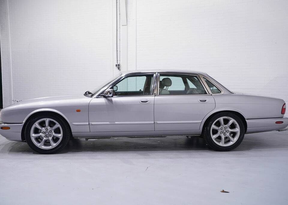 Bild 6/8 von Jaguar XJR 4.0 (2000)
