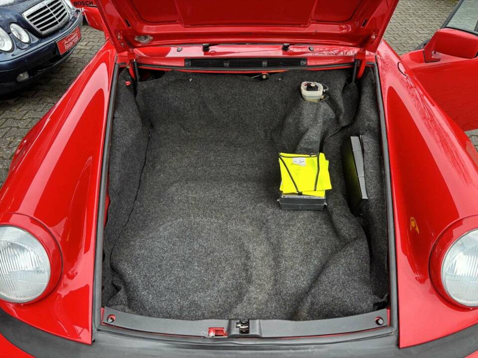 Image 19/20 de Porsche 911 Carrera 3.2 (1985)