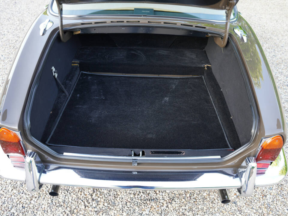 Bild 9/50 von Jaguar XJ 6 L 4.2 (1975)