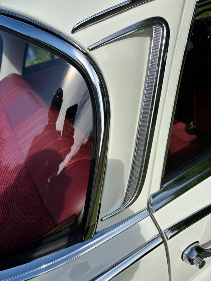 Image 17/64 of Mercedes-Benz 220 S b (1965)