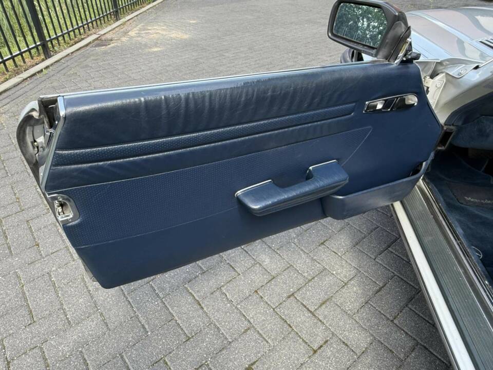 Afbeelding 28/44 van Mercedes-Benz 560 SL (1986)