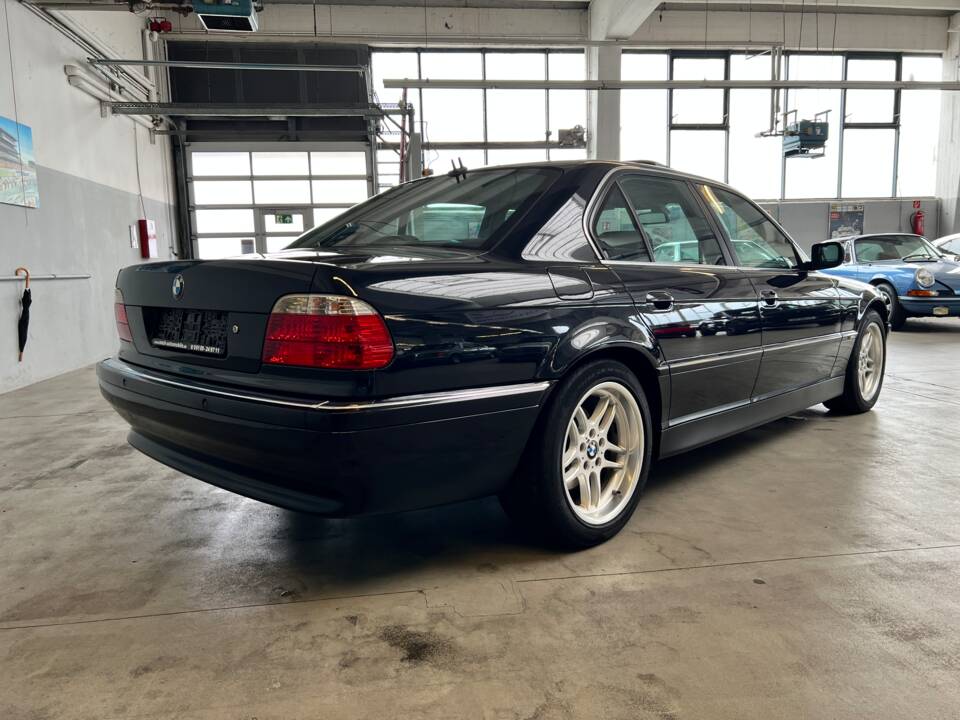 Immagine 6/48 di BMW 740i (2001)