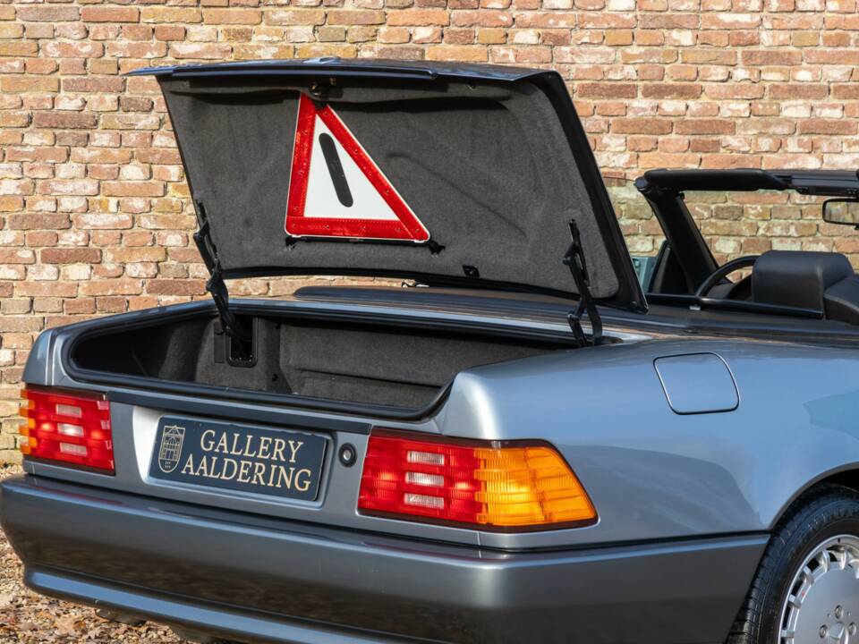 Image 41/50 of Mercedes-Benz 500 SL (1991)