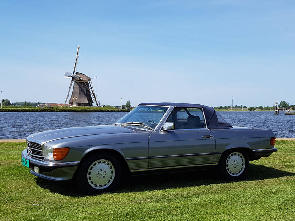 Imagen 23/27 de Mercedes-Benz 560 SL (1989)