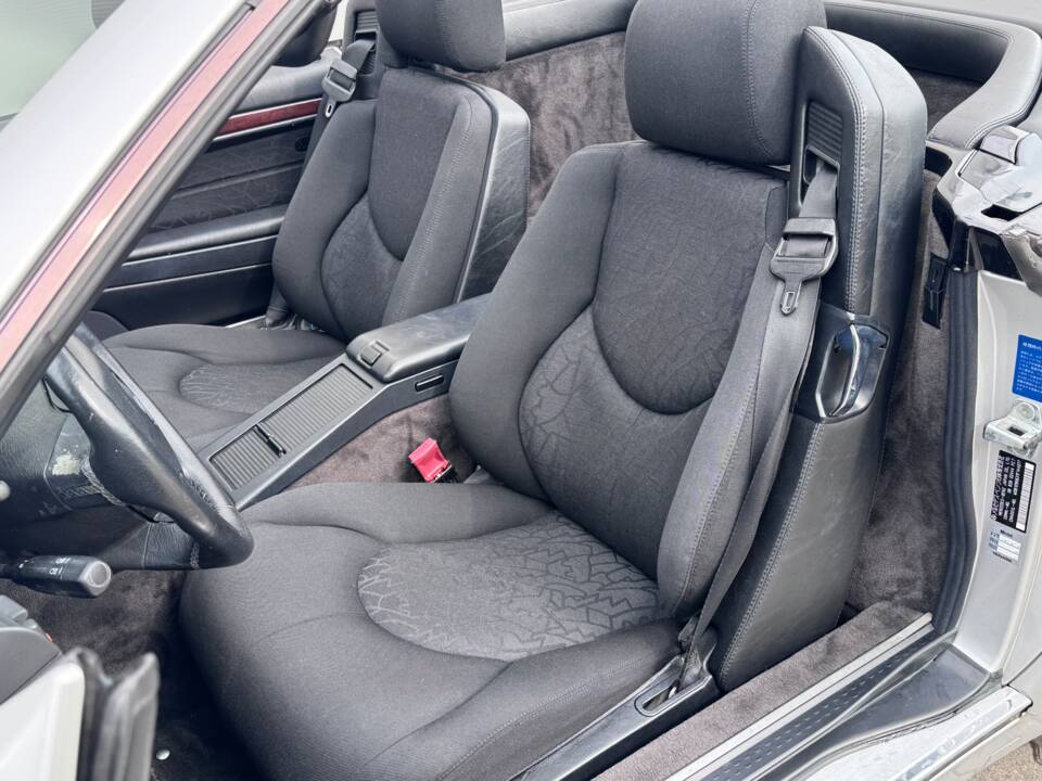 Imagen 6/13 de Mercedes-Benz SL 320 (1996)