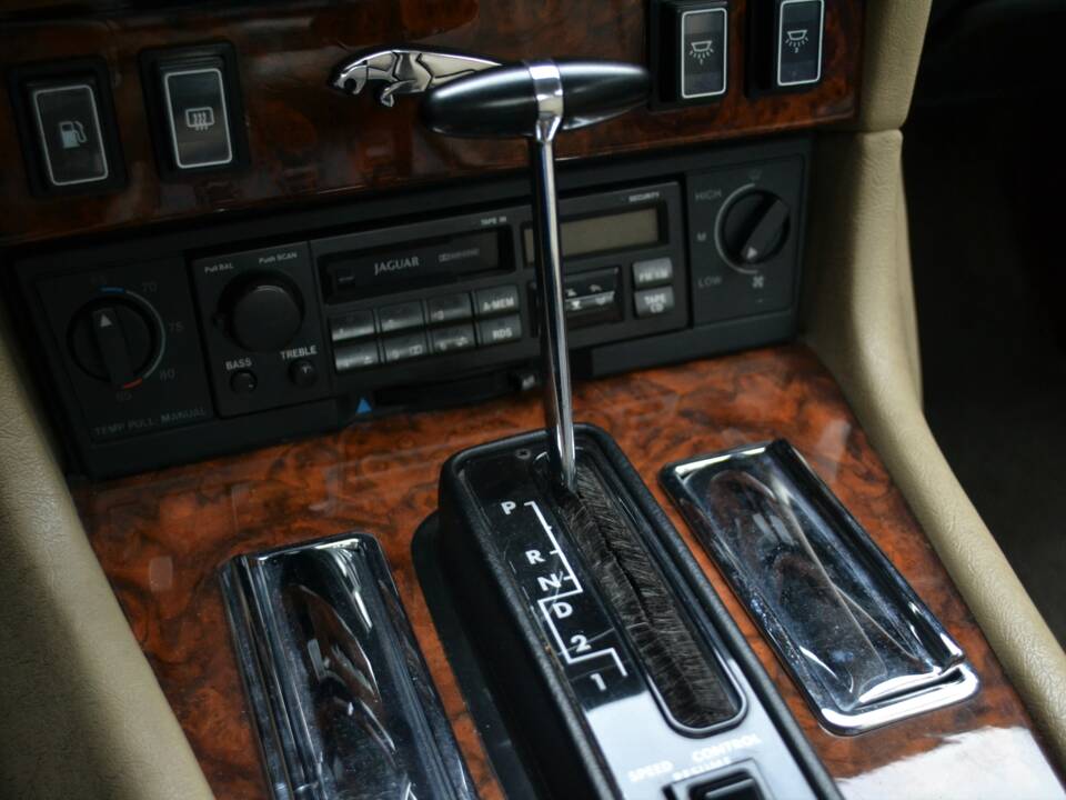 Image 20/29 de Jaguar XJ 12 (1992)