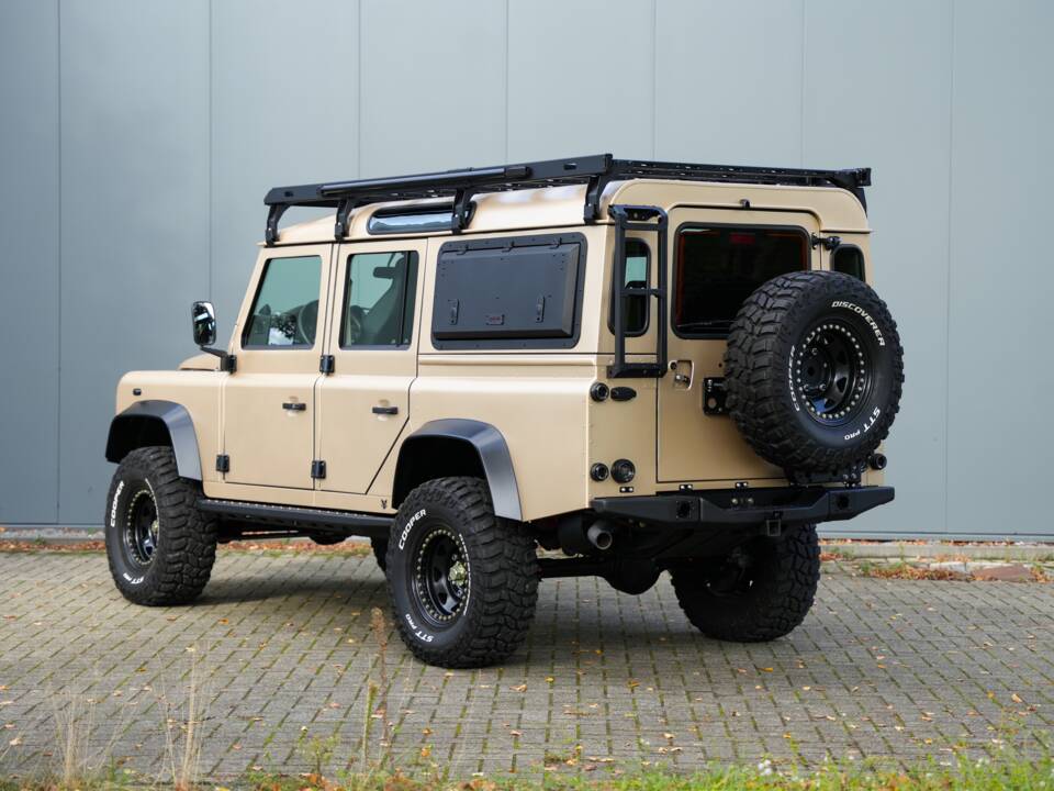 Bild 22/58 von Land Rover Defender 110 (2013)