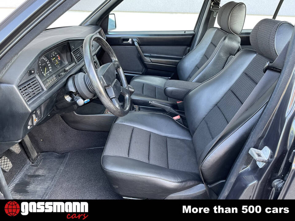 Immagine 9/15 di Mercedes-Benz 190 E 3.2 AMG (1986)
