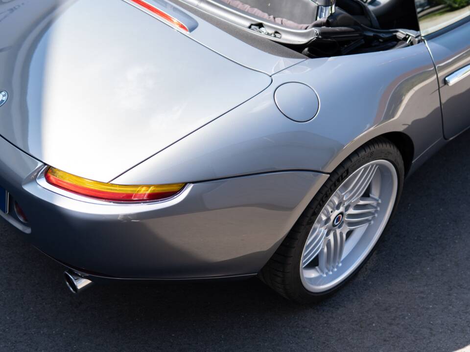 Image 15/32 of BMW Z8 (2001)