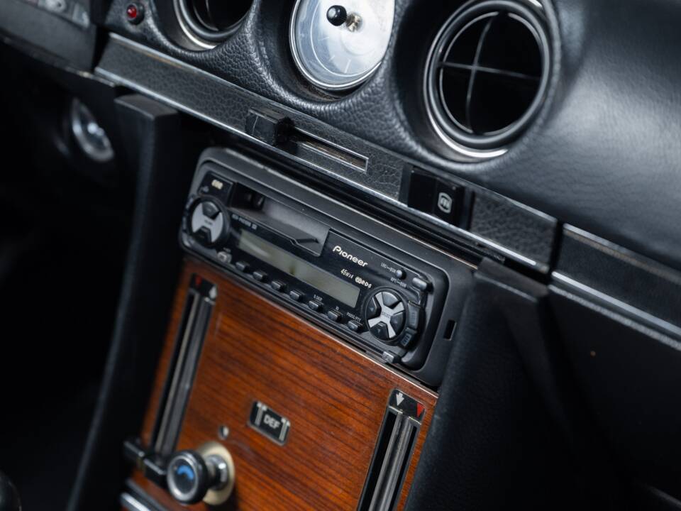 Image 14/38 of Mercedes-Benz 350 SL (1973)