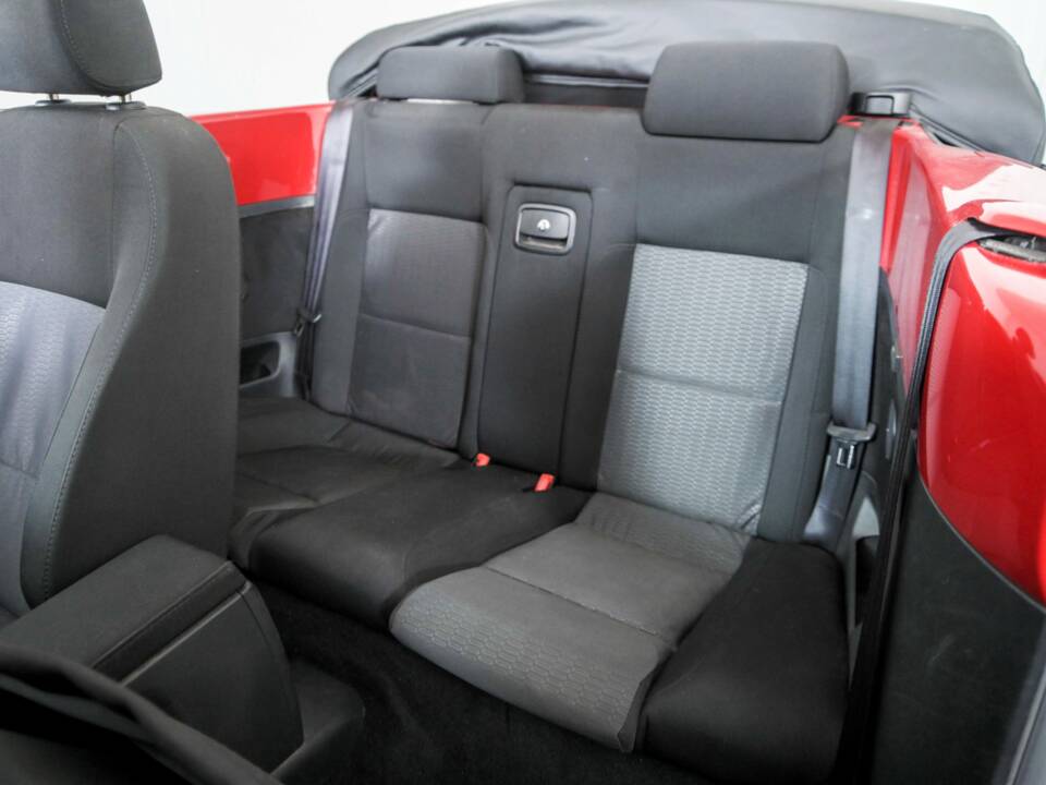 Image 32/50 de Volkswagen New Beetle 2.0 (2006)