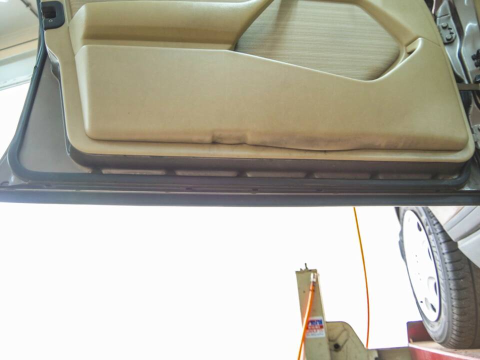 Image 44/50 of Mercedes-Benz 300 TD (1986)