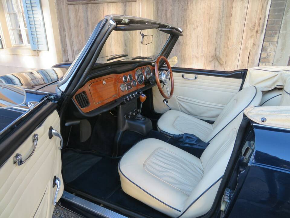 Afbeelding 7/18 van Triumph TR 4A IRS (1967)