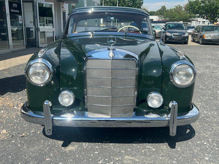 Image 2/21 de Mercedes-Benz 220 SE (1960)