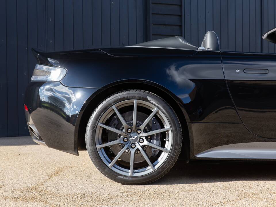 Bild 37/68 von Aston Martin V12 Vantage S (2018)